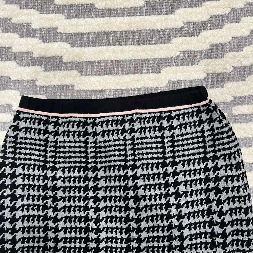 Karl Lagerfeld Houndstooth Knit‎ Pencil Skirt
